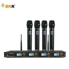 Quatre microphones sans fil
