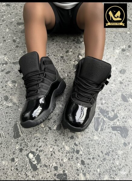 Chaussures de sport noires pour enfants