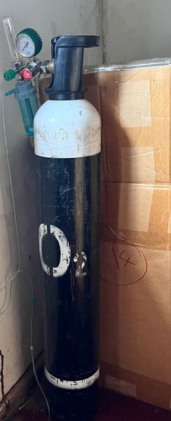 Oxygen cylinder