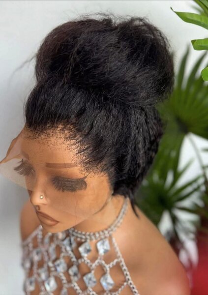 Perruque naturelle volumineuse