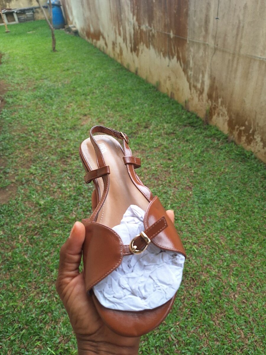 Sandales en cuir marron