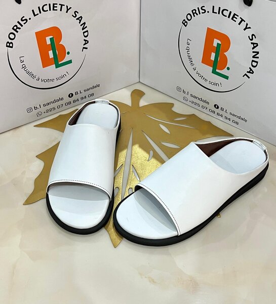 Sandales en cuir blanc élégantes