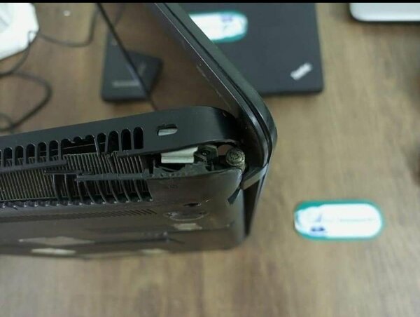 Charnière pour ordinateur portable