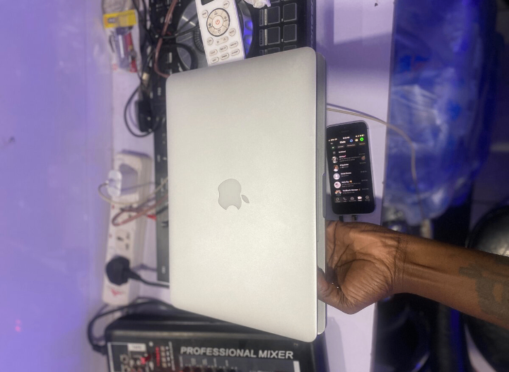 MacBook Early 2013 (2 months used)