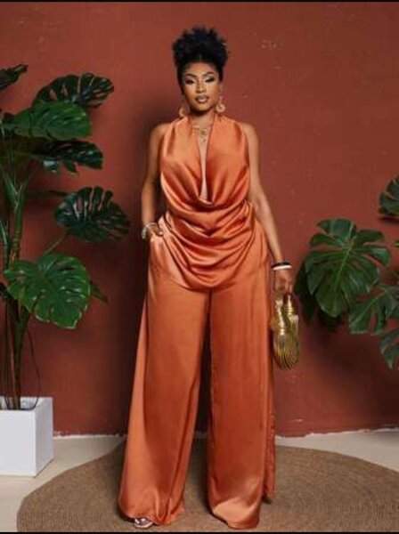 Combinaison élégante satinée