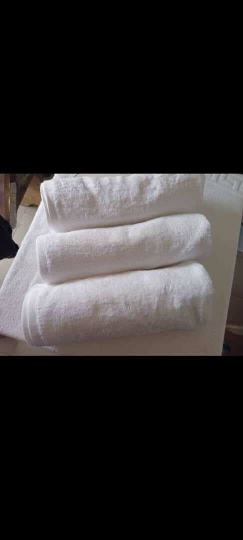 Serviettes de bain en coton blanc