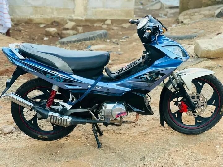 Moto électrique moderne élégante