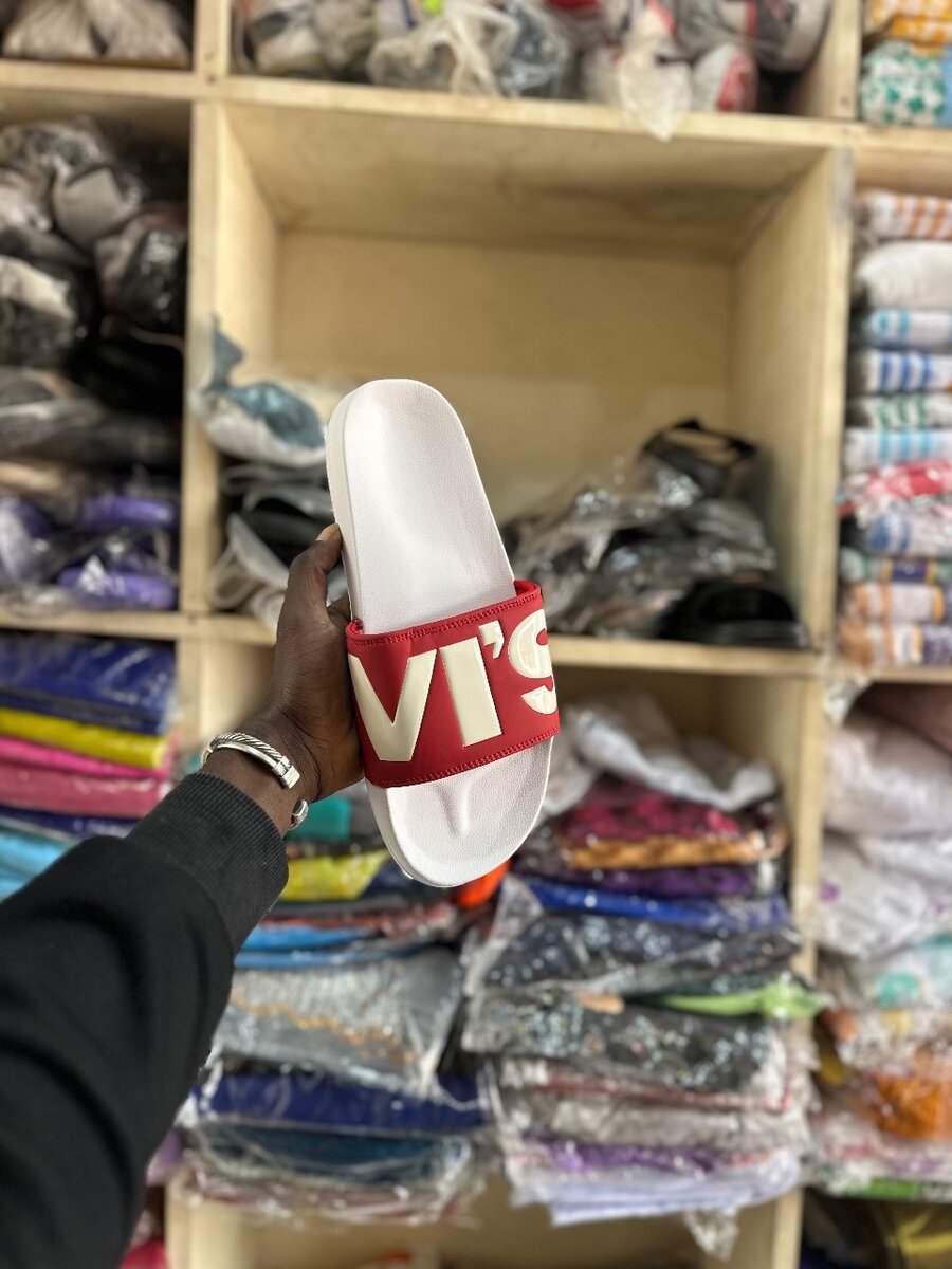 Claquettes Levi's blanches