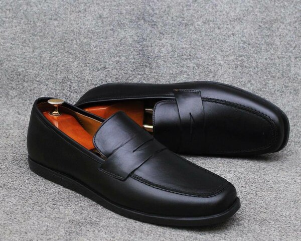 Mocassins en cuir noir élégants