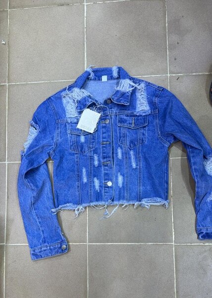 Veste en jean déchirée femme