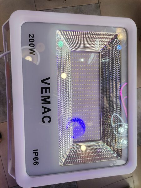 200 watt Floodlight for outside