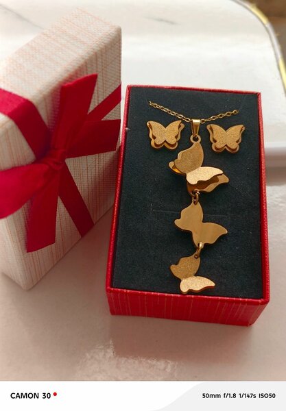 Collier papillon doré délicat