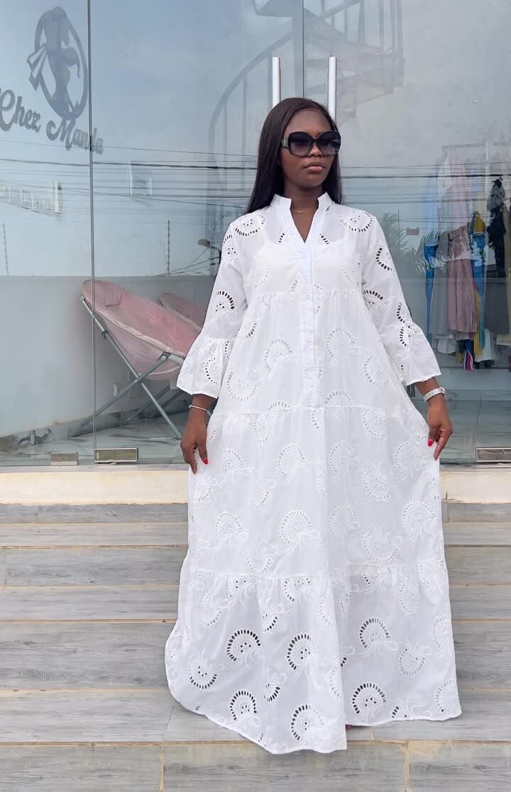 Robe Maxi Broderie Élégante