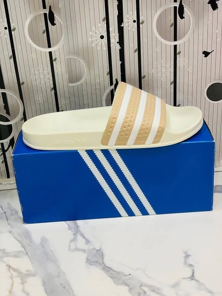 Claquettes Adidas confortables