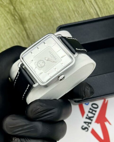 Montre élégante rectangulaire