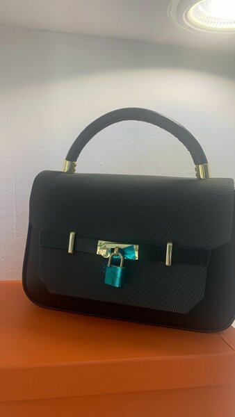 Sac à main élégant en cuir