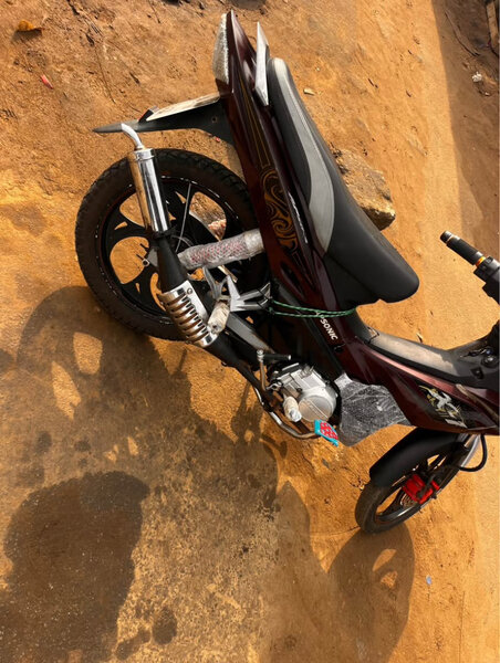 Moto Yamaha Marron et Blanc