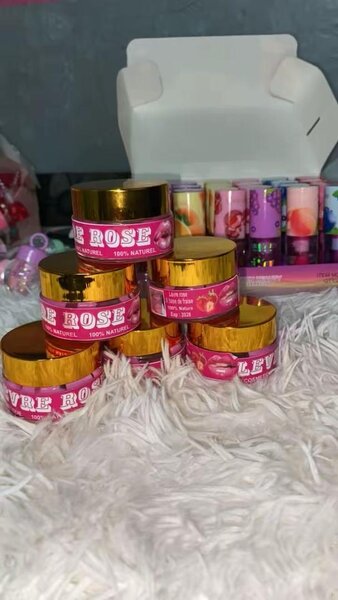 lèvres rose naturel