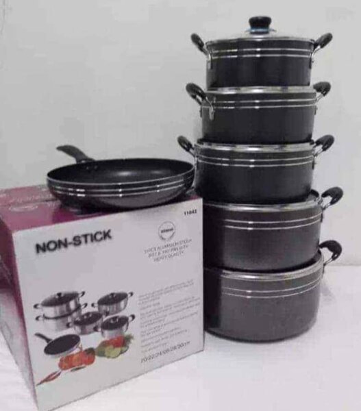 Lot  de 5  casserole +1 poêle