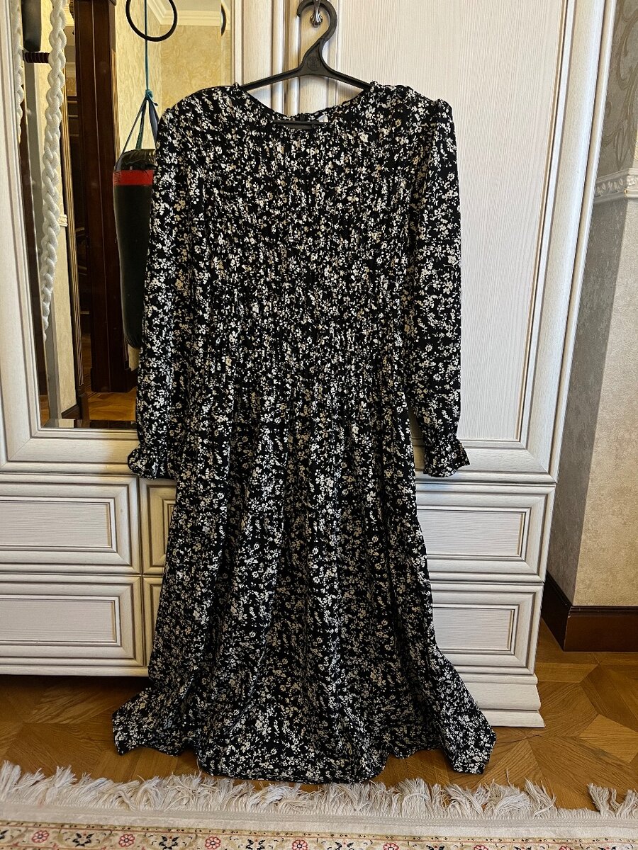 Приталенное платься до колен