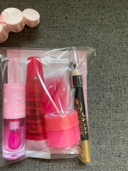 Kit de maquillage rose brillant