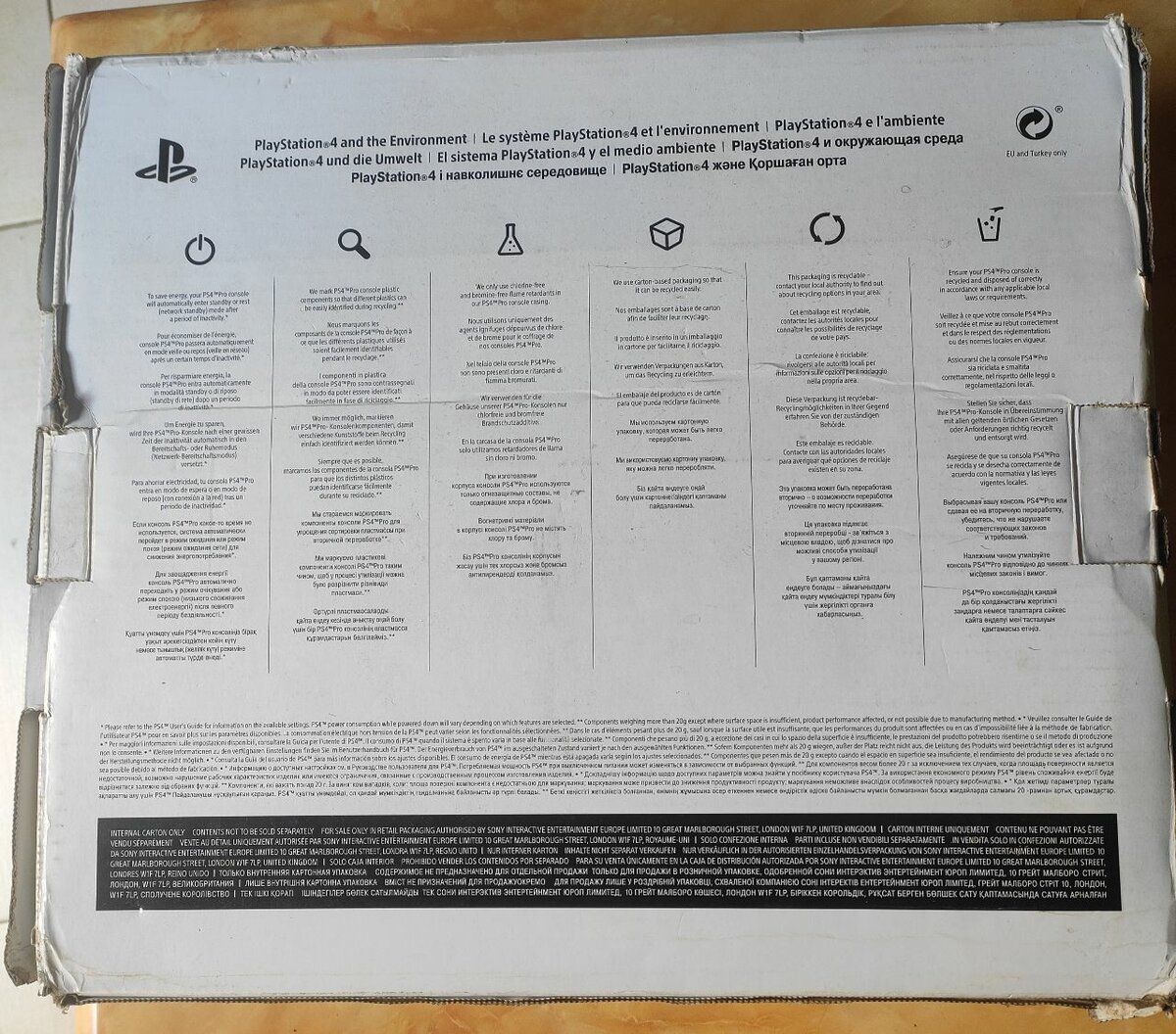 PS4 COMPLET AVEC 2 MANETTES 3 CD