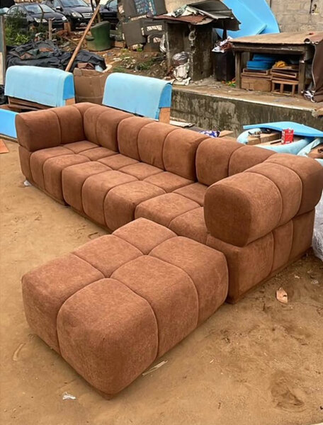 Canapé marron en velours