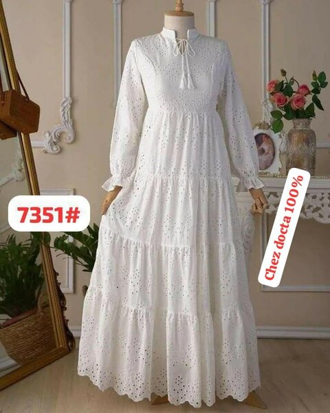 Robe longue élégante en dentelle