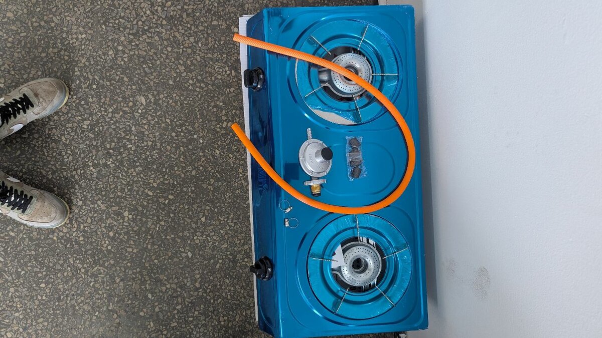 Two plates gas stoves self ignition