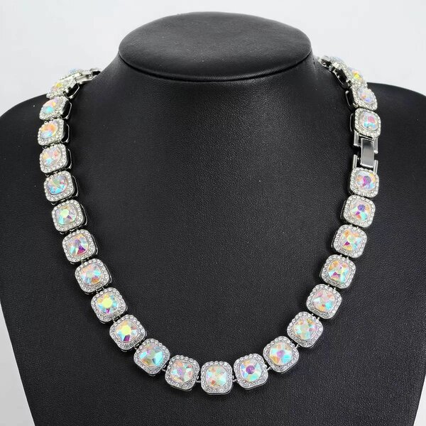 Collier élégant en cristal