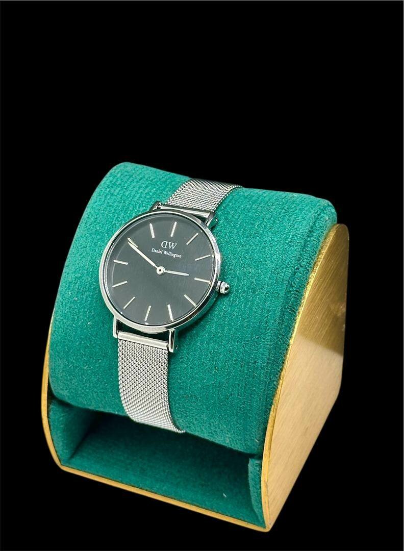 Montre élégante en acier inoxydable