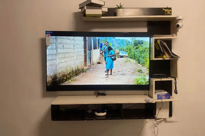 Meuble TV mural moderne