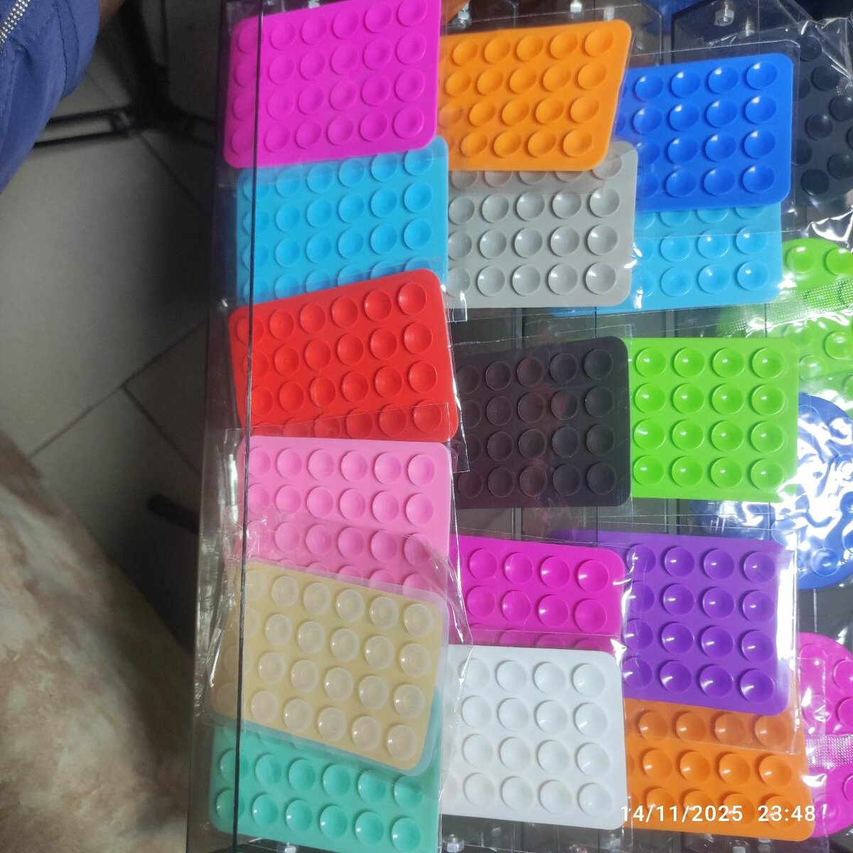 12Ventouses à cole Colorés