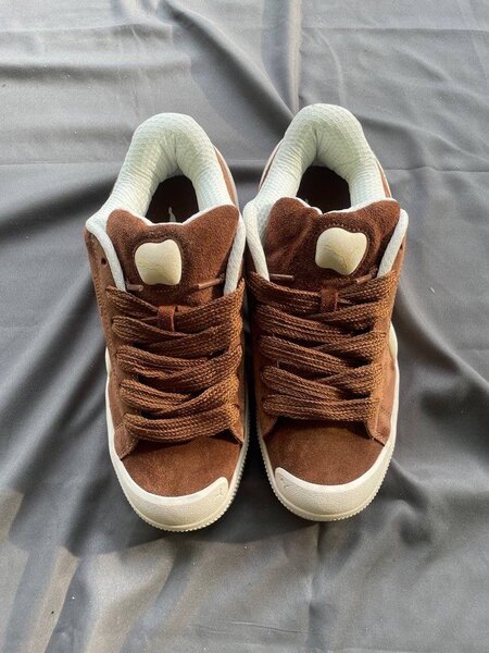 Chaussures en daim marron