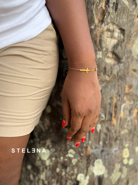 Bracelet crucifix doré élégant