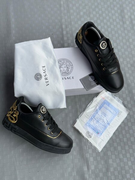 Versace en cuir noir