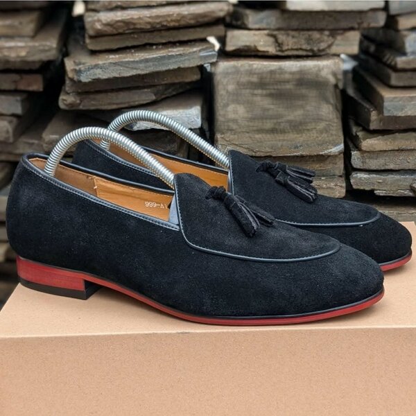 Mocassins noir avec pompon devant