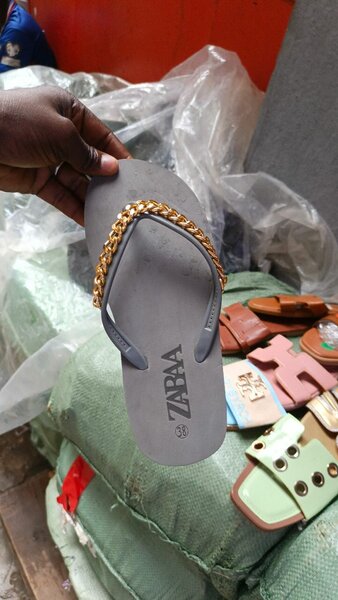 Tongs élégantes pour femmes