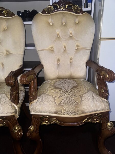 Royal chair
