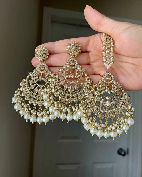 Artificial earrings