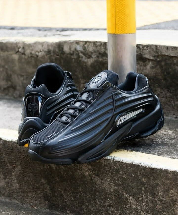 Nike Air Force noires & Nocta