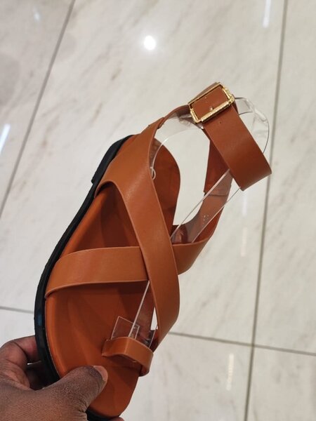 Sandales en cuir minimalistes