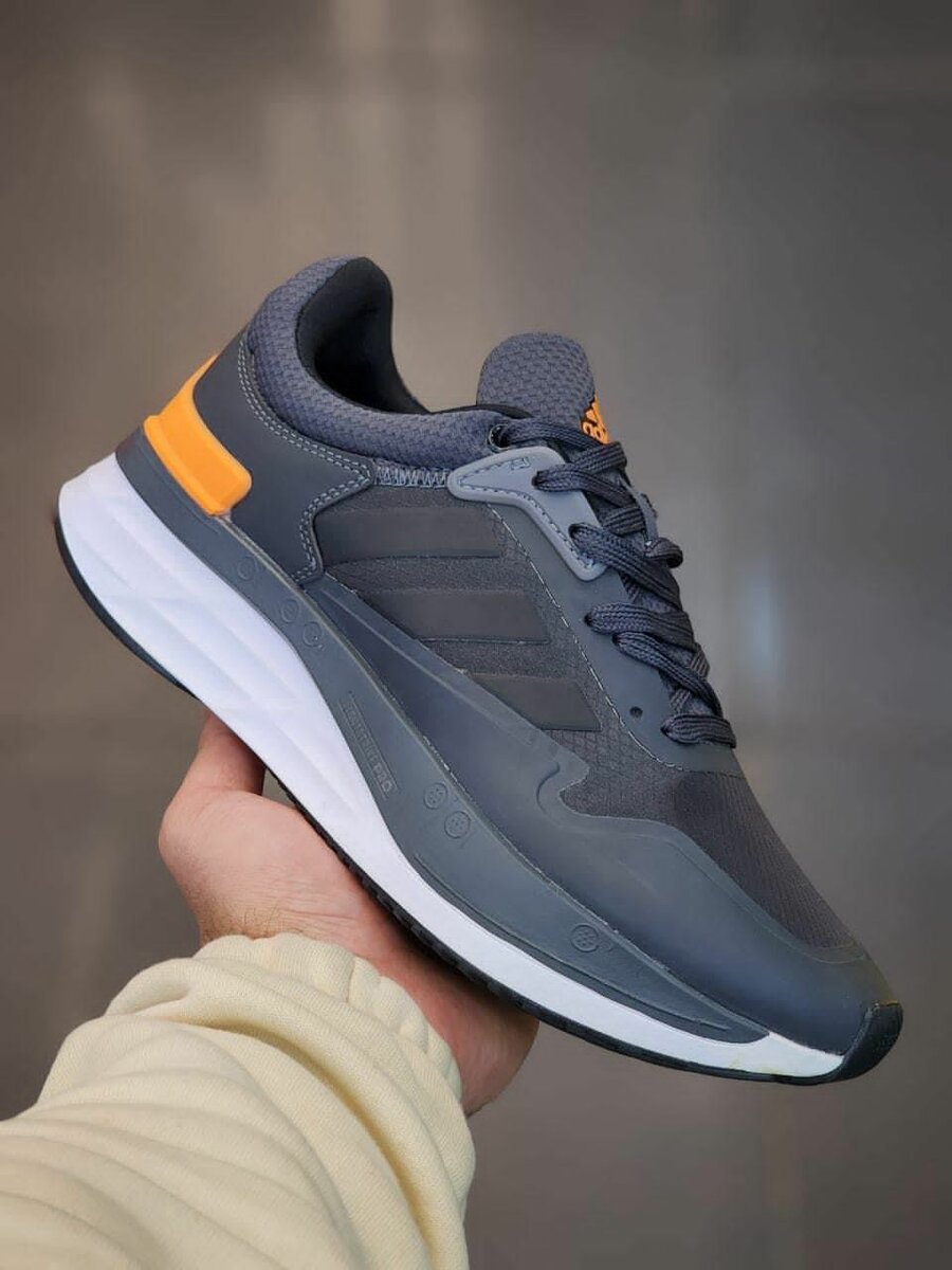 Chaussures Adidas pour le sport