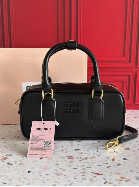 Sac à main en cuir Miu Miu