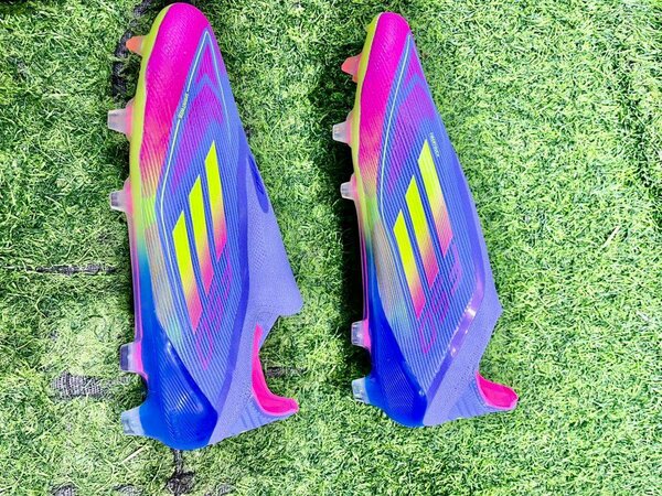 Chaussures de foot vibrantes