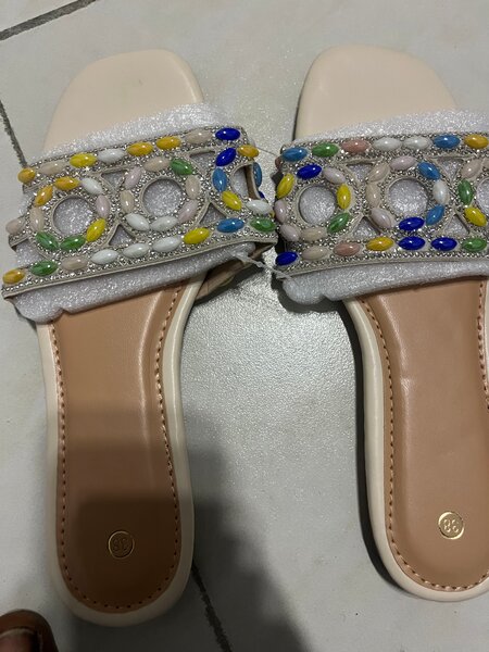 Sandales perlées élégantes