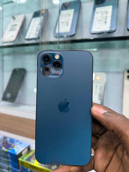 iPhone 12 Pro Bleu