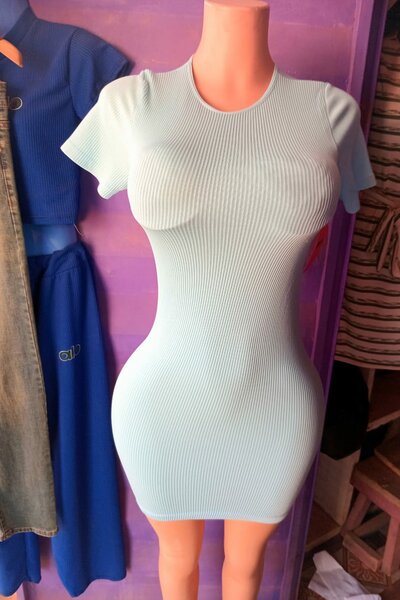 Robe courte en tricot bleu clair pour femme