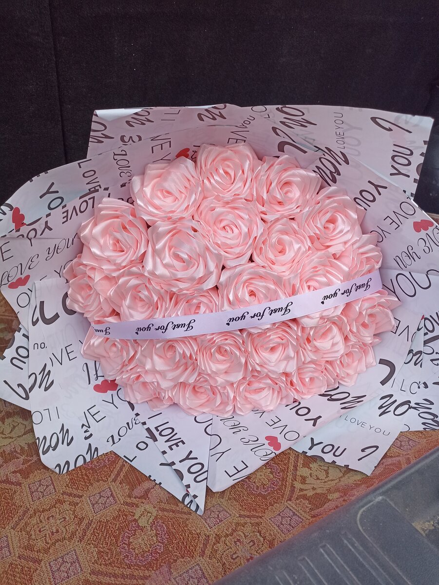 Цветы в подарок. Букеты из роз,из ромашек.