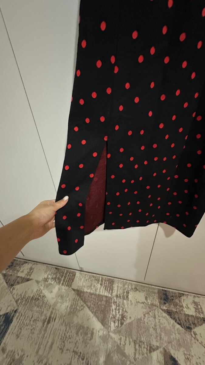 Платье в горошек.